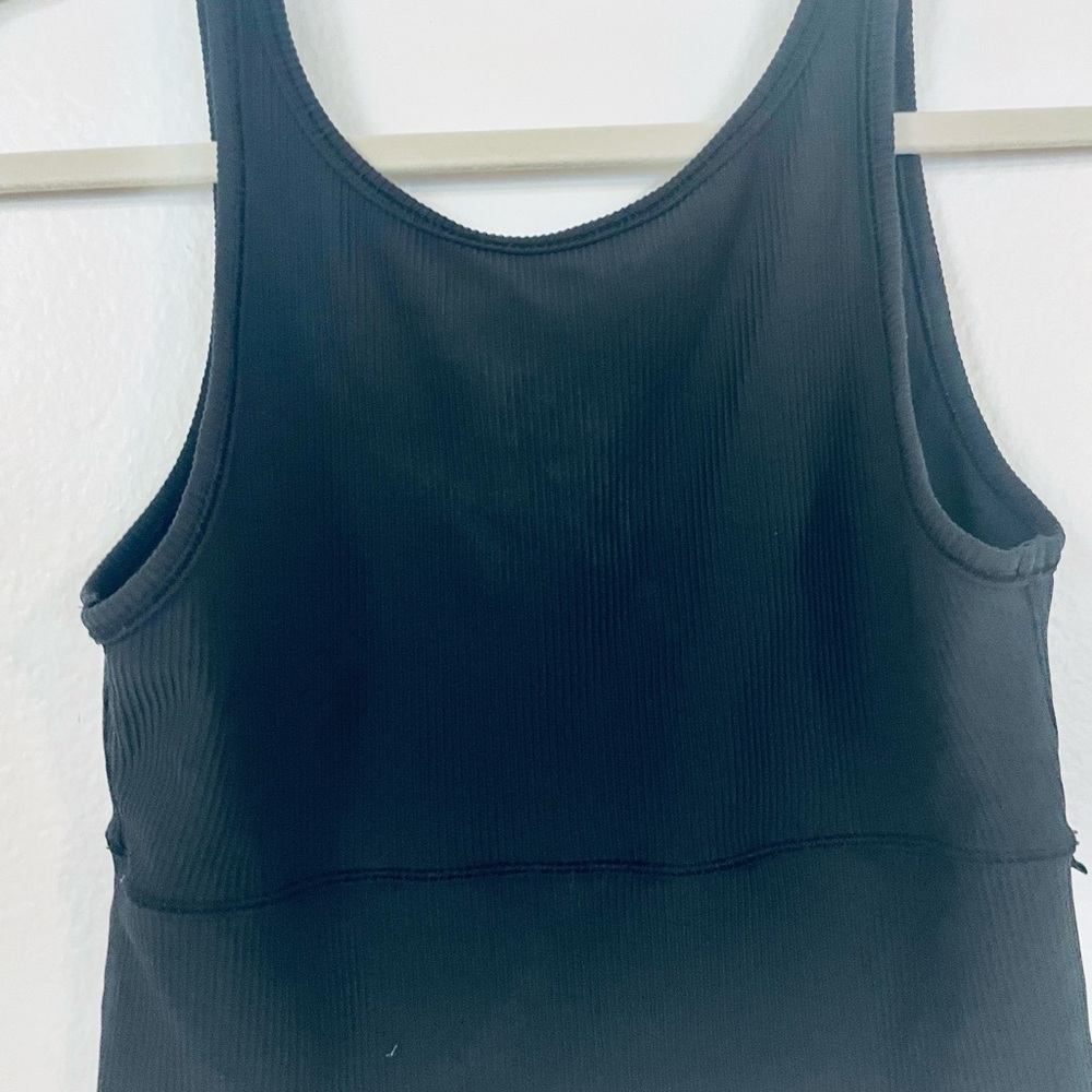 Lululemon black crop top size small (tag pulled out)